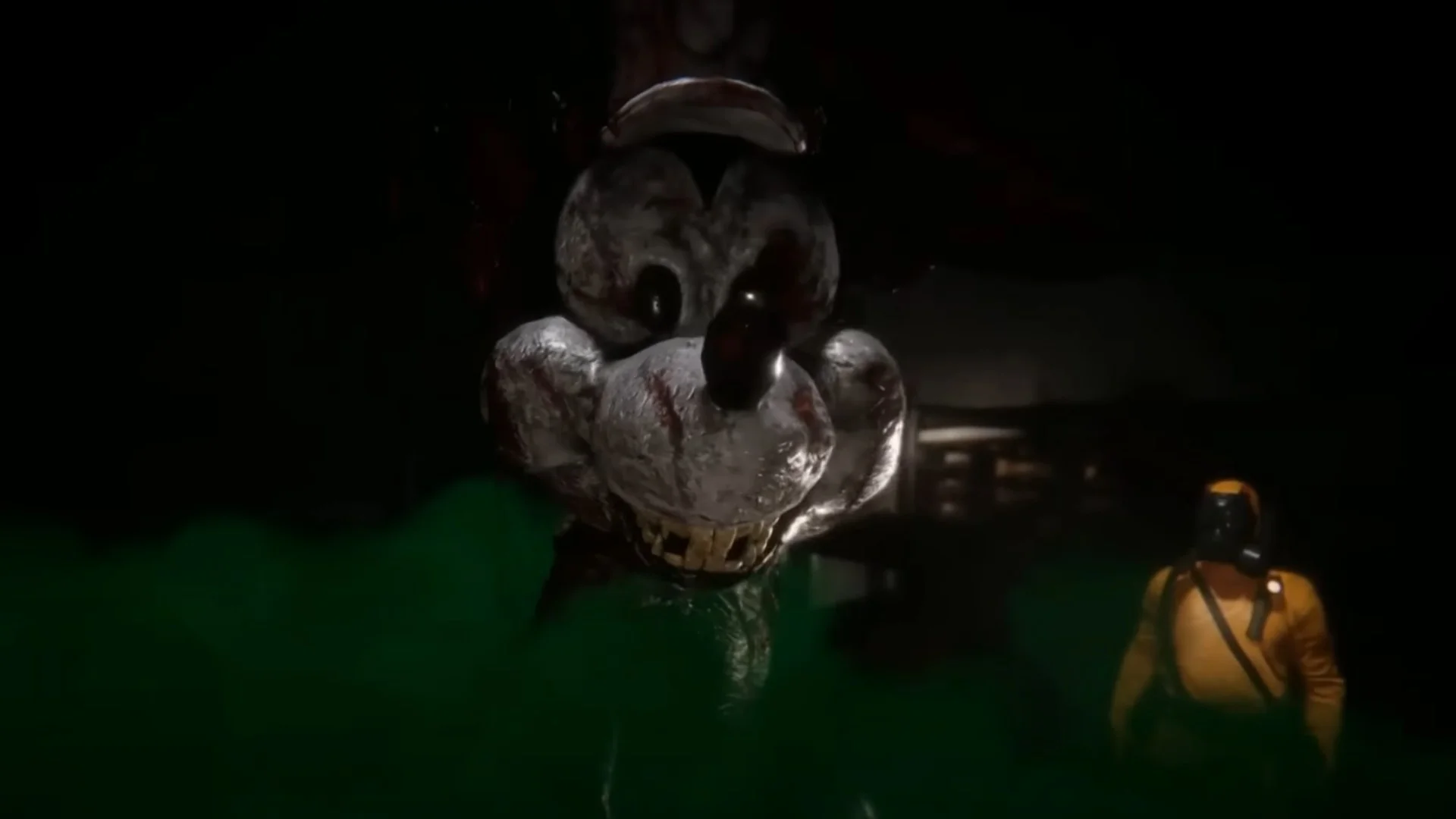 Chuột Mickey với thân hình đầy máu xuất hiện trong camera