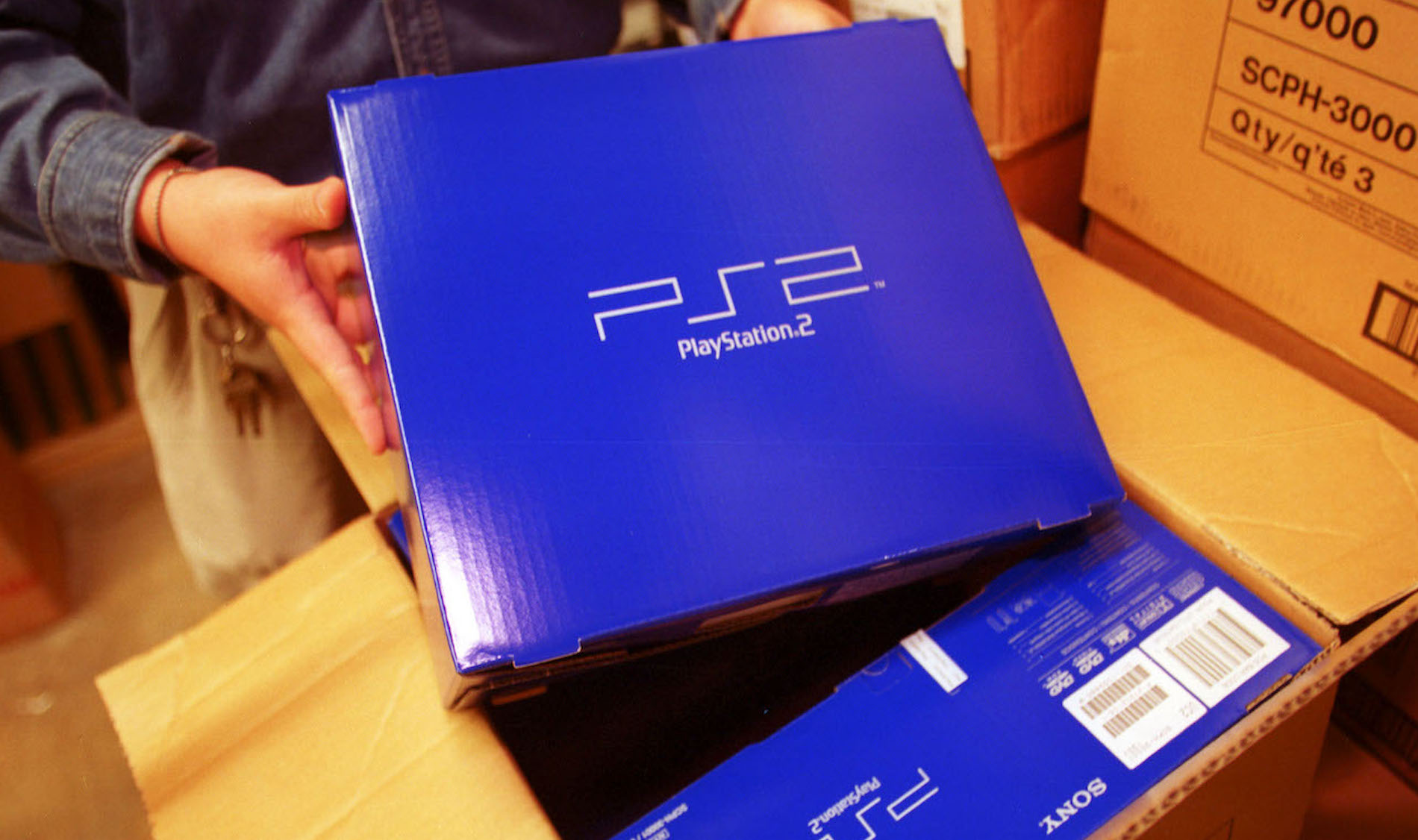 Fan PlayStation 2 trưng bày phiên bản hiếm có hình chiếc xe đua