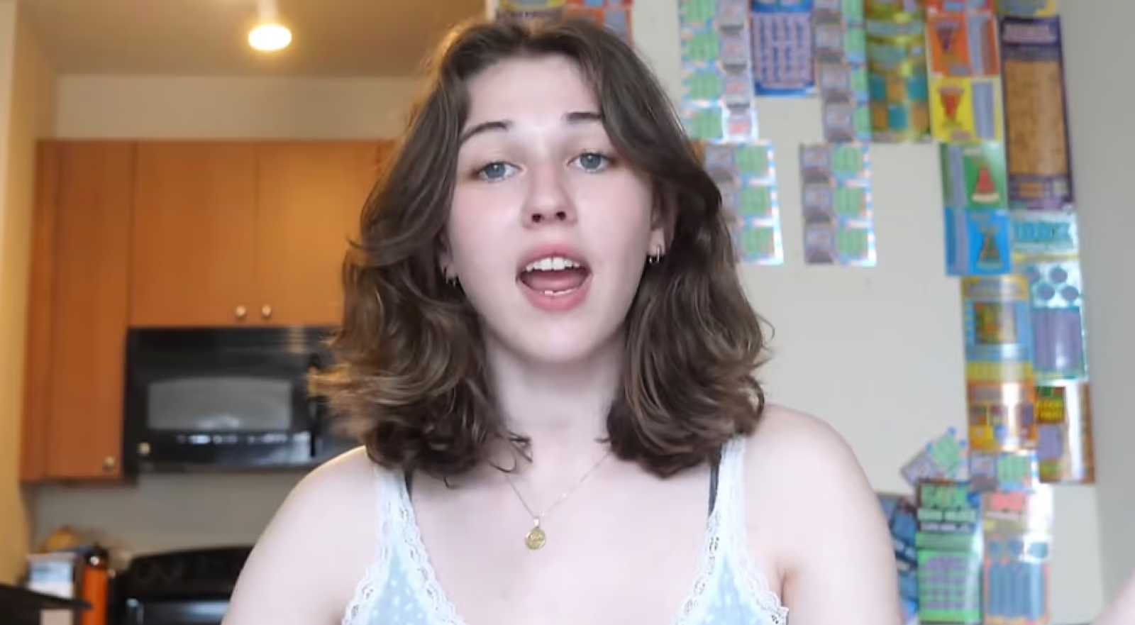 YouTuber Caroline Konstnar bị chỉ trích vì giả vờ mang thai để lùa fan đăng ký Patreon