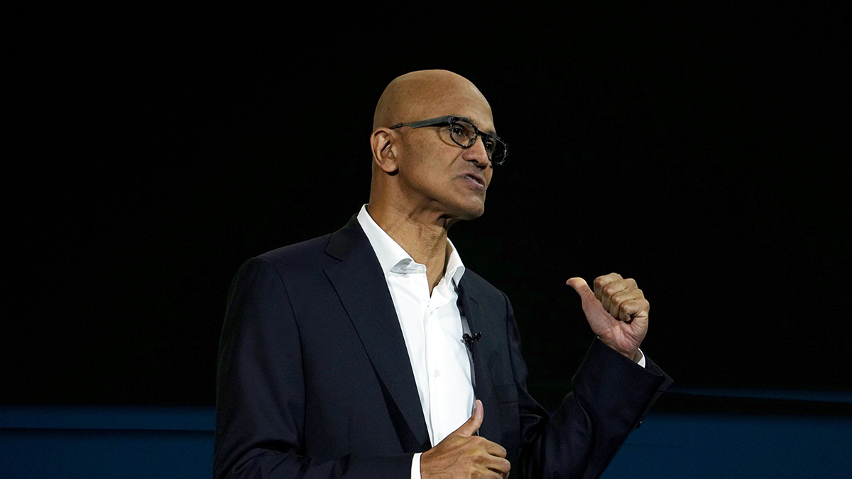 CEO Nadella của Microsoft được tăng lương 63% trong khi công ty phải sa thải hàng loạt nhân viên