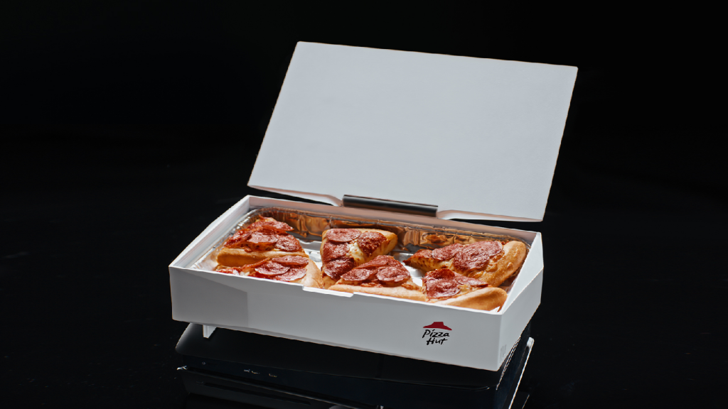 Sản phẩm mới của Pizza Hut cho phép dùng PS5 để làm nóng pizza