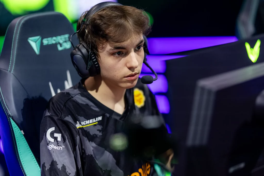 Xạ thủ Caliste của Karmine Corp xuất sắc giành danh hiệu "Tân Binh Của Năm" tại LEC 2025-gamelade